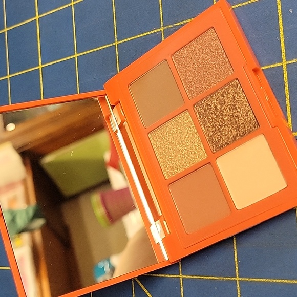 Essemce Bronzed This Way 4.5g Eyeshadow Palette New - Picture 1 of 5